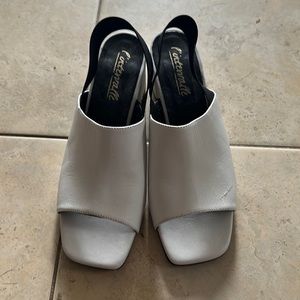 Size 9 open toed short heels from lintervalle